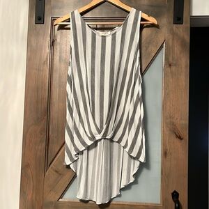 Umgee Women’s Sleeveless Top Size L